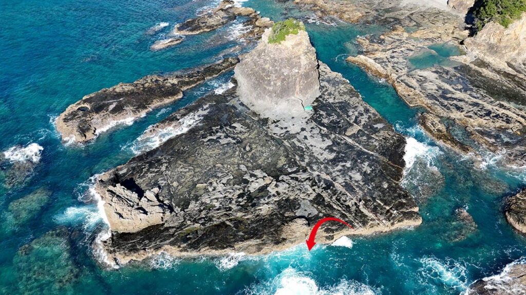 【実釣LIVE】ゴムボートで渡れる島でフカセをしてみたら高級魚が爆釣だった 和歌山県 串本町 【クエド】グレ、アオリイカ等が釣れるポイント