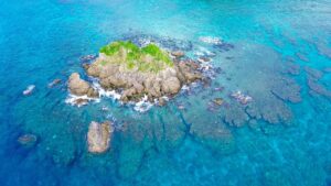 手付かずの海が広がる大物だらけの無人島で釣りとキャンプ