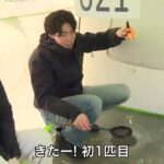 [きたー！初1匹目！手応えあった！」冬の風物詩・ワカサギ釣りはまさに”氷の下の駆け引き” 北海道・苫小牧市ハート沼 家族連れや観光客で連日にぎわう