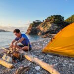 大自然が広がる海で釣りキャンプ。想定外の大物とテント泊。