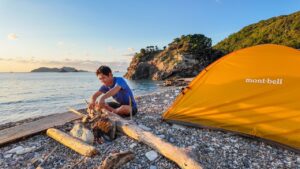 大自然が広がる海で釣りキャンプ。想定外の大物とテント泊。
