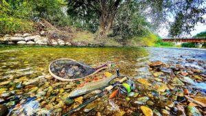 【魚居る!!】街から10分で行ける田舎の川にルアーを投げると・・・十勝の釣り