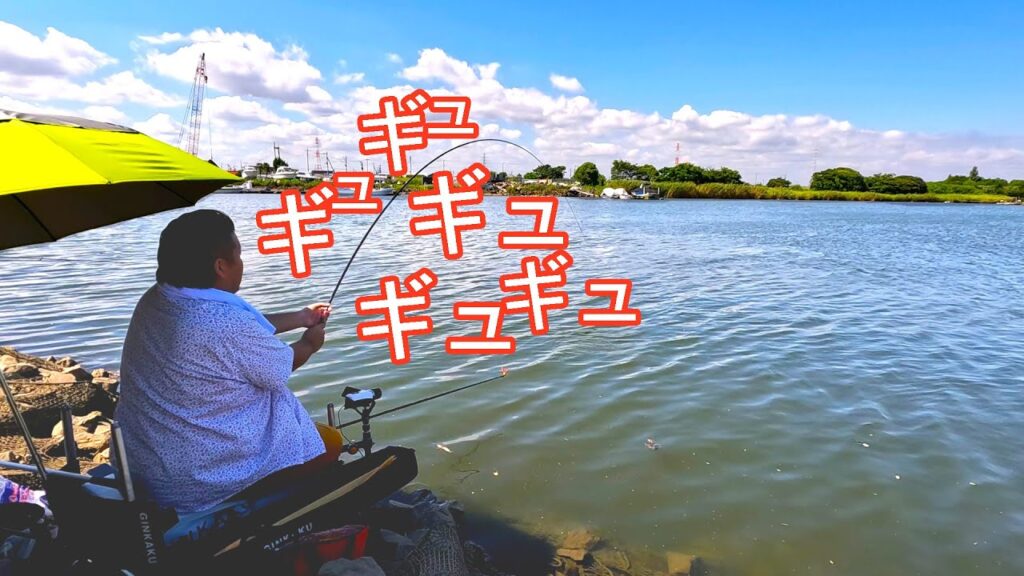 水深が深い川の水門前でダイナミックな釣り！