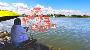 水深が深い川の水門前でダイナミックな釣り！