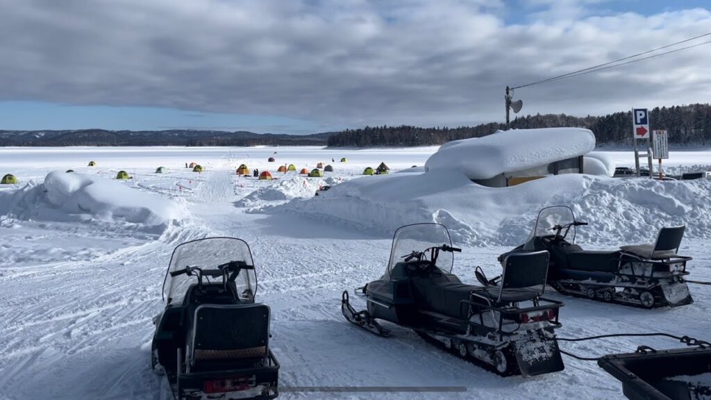 北海道　最北　朱鞠内湖で爆釣氷上ワカサギ釣り