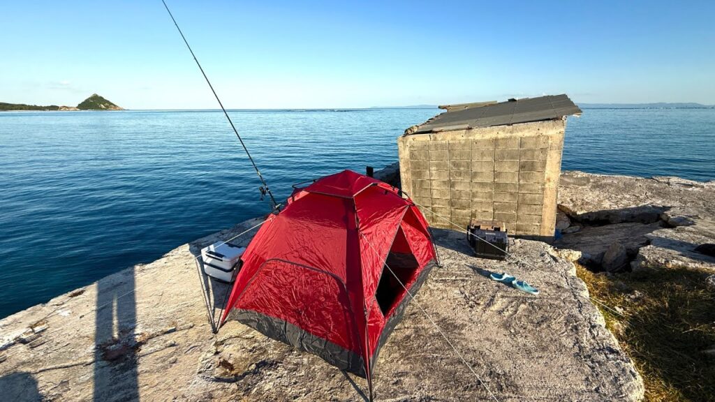 無人島で自給自足する1泊2日の釣りキャンプ