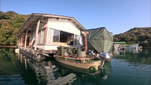 海上移動式の別邸を建てて釣りキャンプしてみたよ!