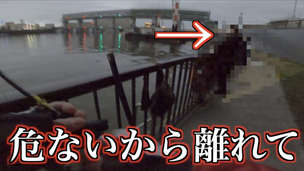 【衝撃映像】真横に入ってきた釣り人を注意したらまさかの展開に・・・
