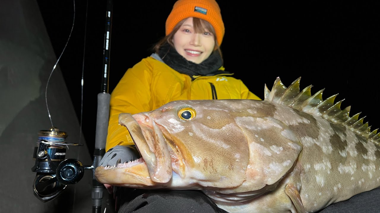 【神回】堤防の足元で嫁ッピが怪物を釣り上げた‼️しかも1投目の奇跡✨