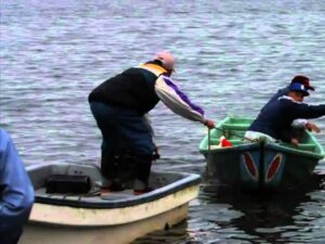 ある沼の釣り舟