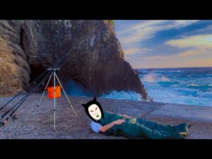 無人の沖堤防で野宿釣りしたら、とんでもないことに…